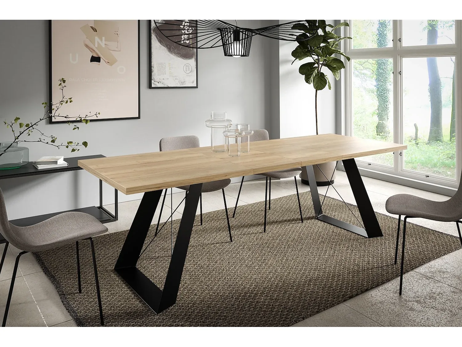 Ausziehbarer Esstisch aus Eichenholz in Natur und Schwarz