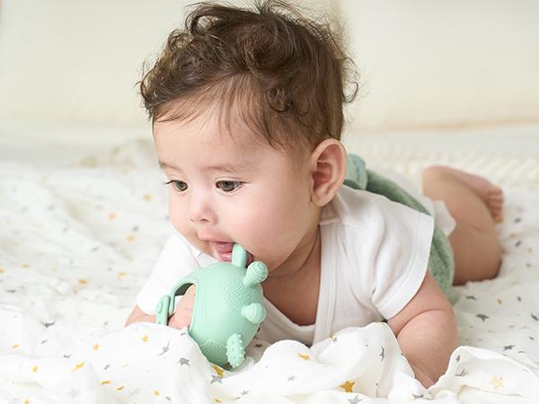 Momcozy Elite Baby Kit, Superior Gift Set for Grooming & Health & Cleansing, Include Electric Nail File&Nasal Aspirator, Heated Tummy Wrap,Thermometer,Bath Brush,Teether,Medicine Pacifier,Storage Case Momcozy Elite Baby Kit, Superior Gift Set for Grooming & Health & Cleansing, Include Electric Nail File&Nasal Aspirator, Heated Tummy Wrap,Thermometer,Bath Brush,Teether,Medicine Pacifier,Storage Case