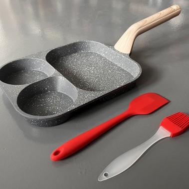 Non-stick Egg Frying Pan, 3 Holes Skillet With Handle, Nonstick 3-In-1 Divided Grill Pan - Multi-Use Egg Cooker, Omelette/Pancake Pan with Steak Function, Gas/Induction Compatible + Free Oil Brush & Scraper，Easy Clean，Breakfast Gadget，Family-Safe，