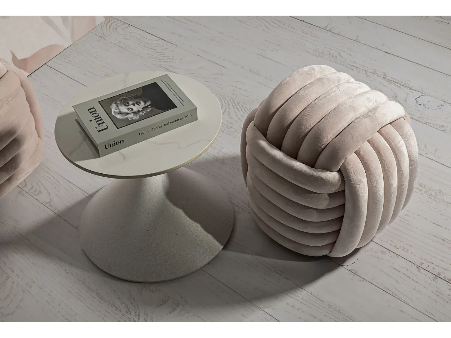 Eleganter Samt-Hocker im gesteppten Look - Rosa-Velessaliving