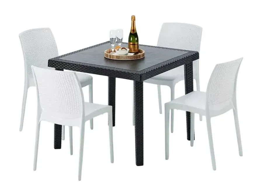 Quadratischer Tisch mit 4 farbigen Stühlen, wetterfest-Velessaliving