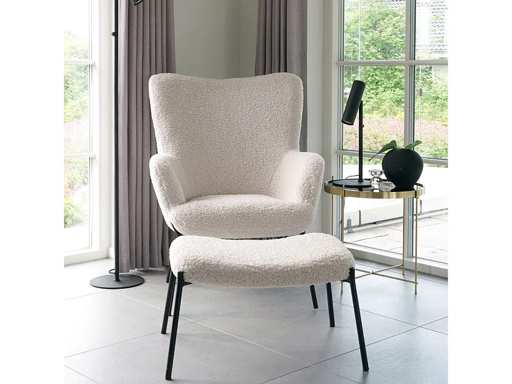 Weicher Hocker aus Kunstfell in Weiß-Velessaliving