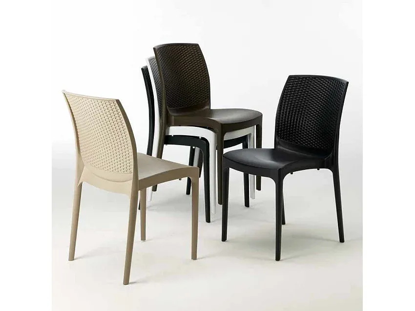 Quadratischer Tisch mit 4 farbigen Stühlen, wetterfest-Velessaliving