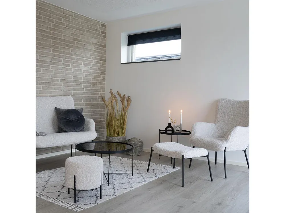 Weicher Hocker aus Kunstfell in Weiß-Velessaliving