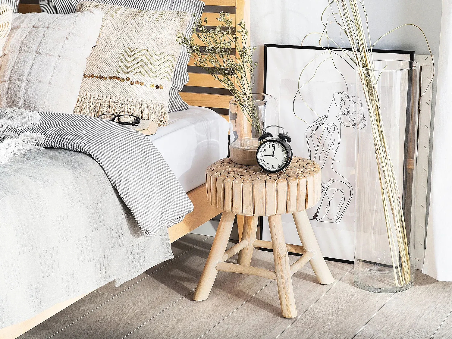 Runder Nachttisch aus Teakholz in Hellbraun, 35 cm-Basneoion