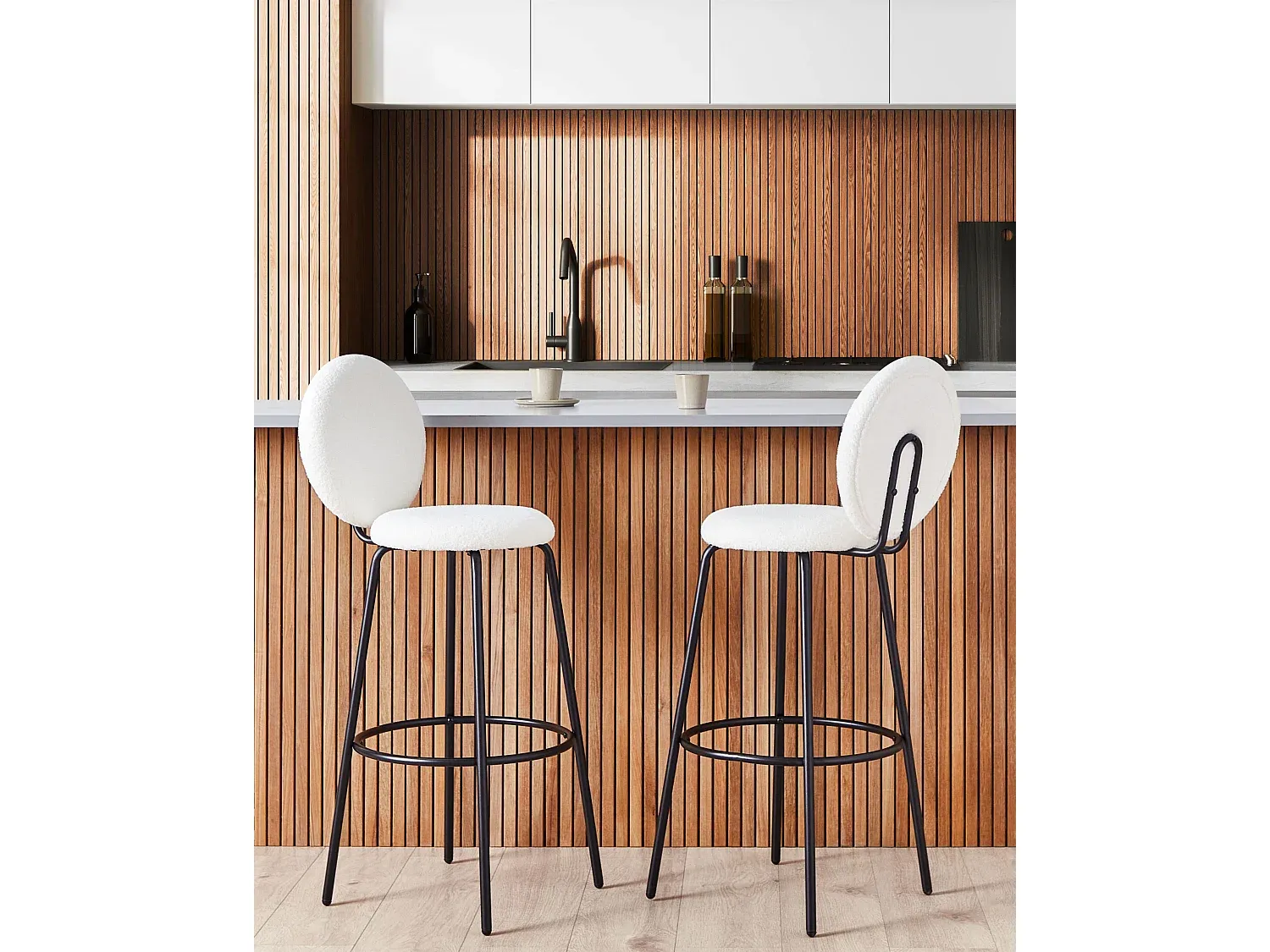 Moderner Barhocker im 2er-Set mit runder Rückenlehne und Fußstützen, Weiß