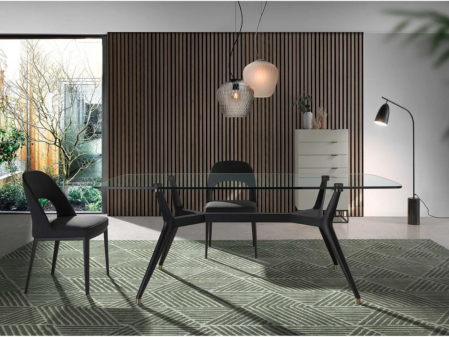 Moderner Esszimmerstuhl mit Stahlbeinen