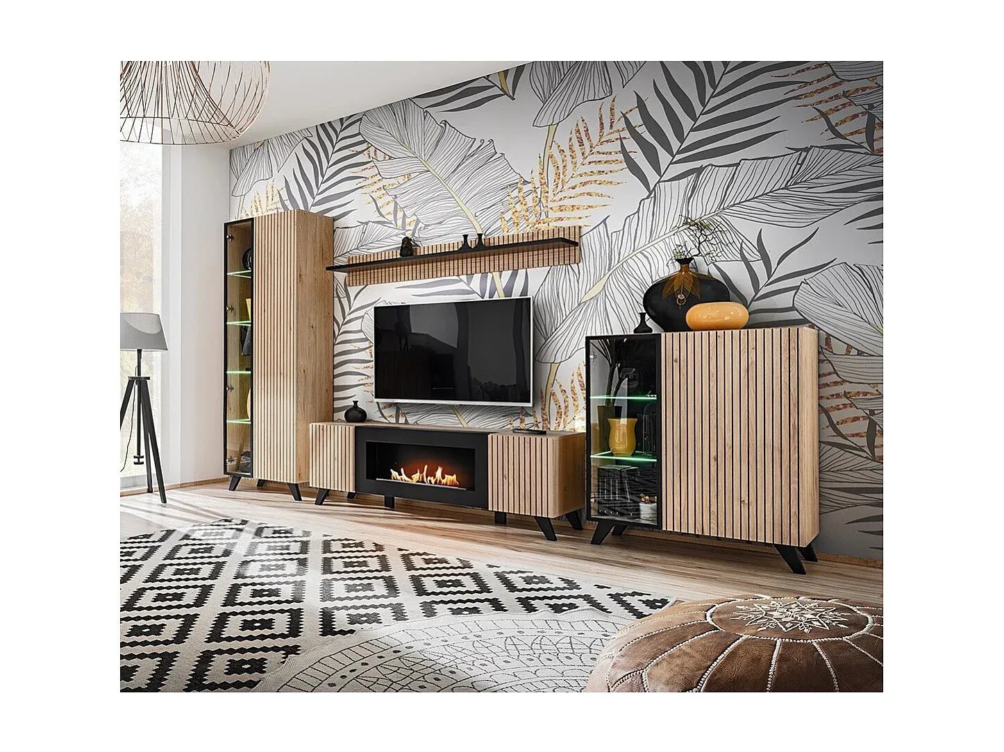 Stilvolles TV-Möbel mit dekorativem Kamin in Eiche und Schwarz