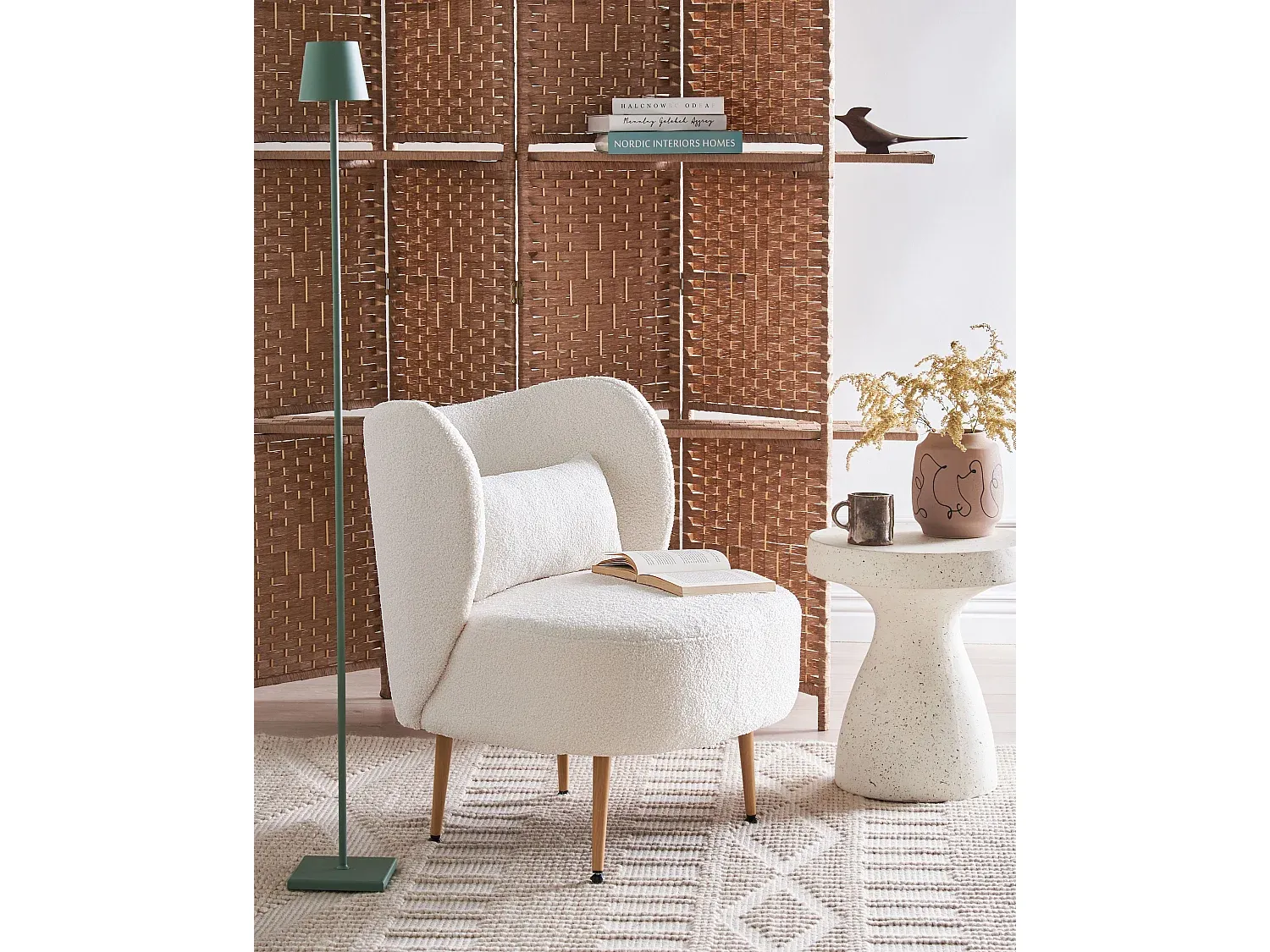 Gemütlicher Sessel mit weichem Kissen