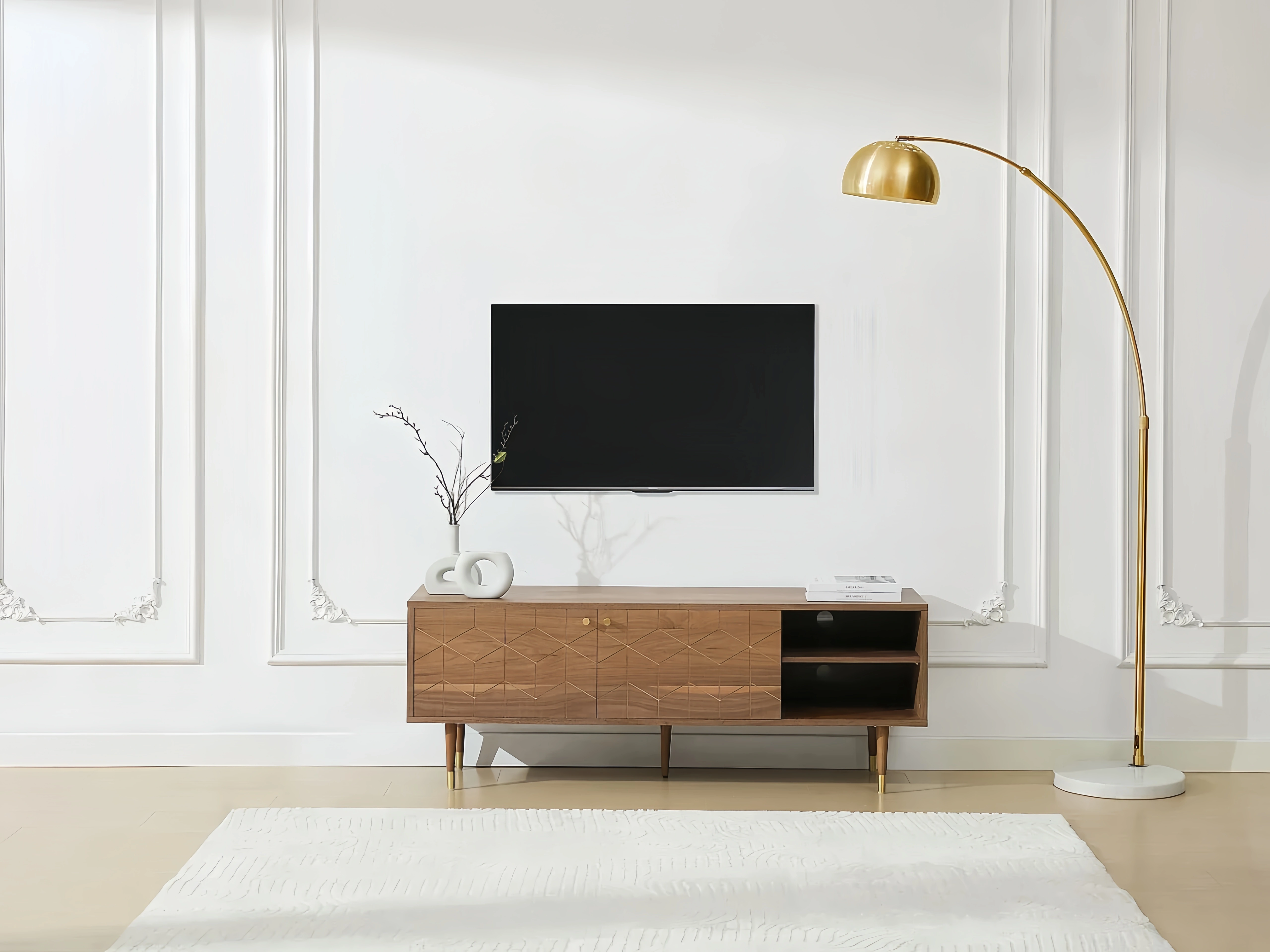 Fernsehtisch mit Türen und Fächern aus Nussbaumfurnier