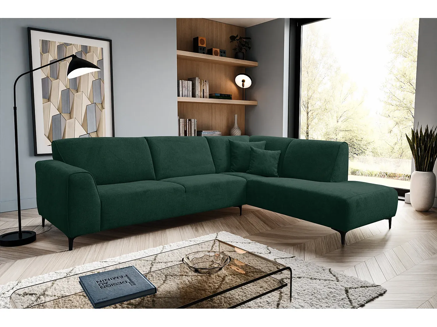 Grünes Ecksofa in L-Form mit Veloursbezug und rechter Ottomane