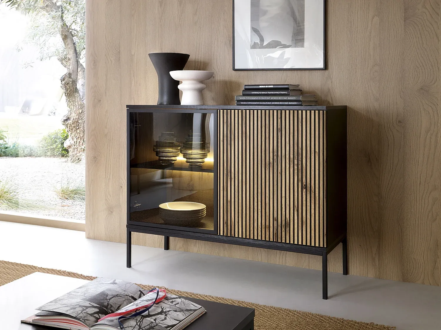 Moderne Kommode mit LED-Licht und Lamellen