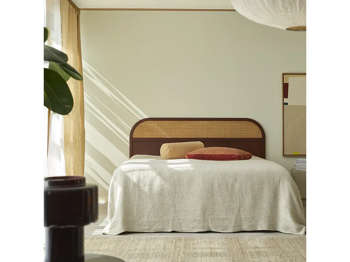 Hölzernes Kopfteil mit 180 cm Breite