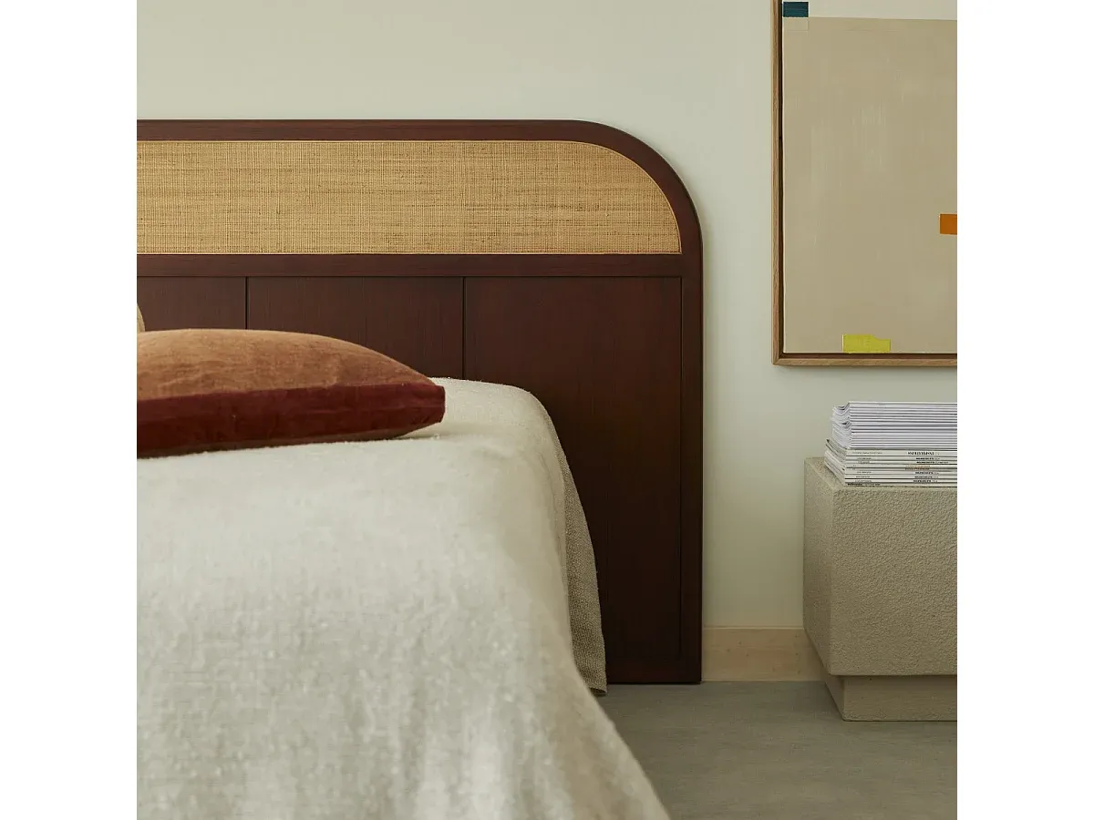 Hölzernes Kopfteil mit 180 cm Breite