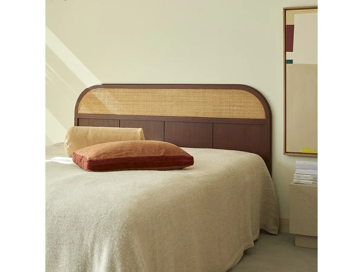 Hölzernes Kopfteil mit 180 cm Breite