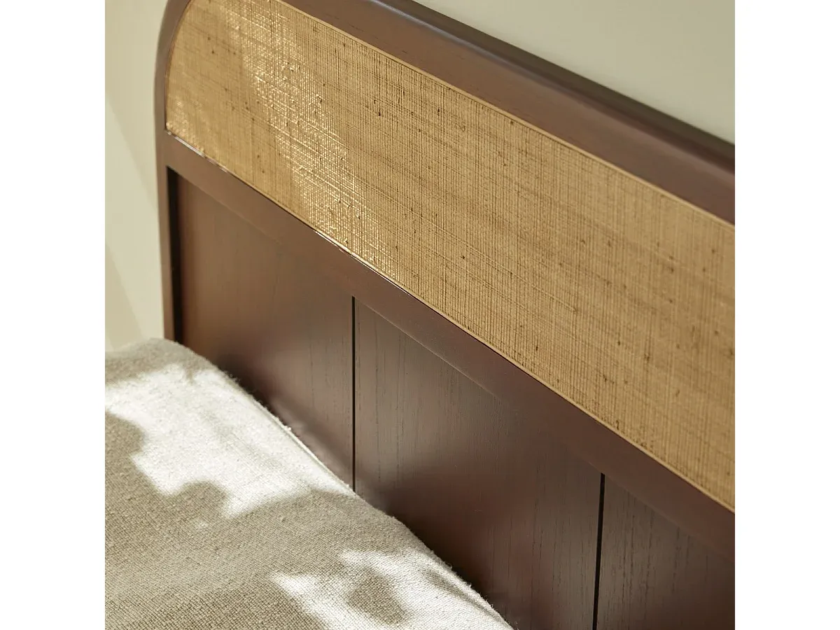 Hölzernes Kopfteil mit 180 cm Breite