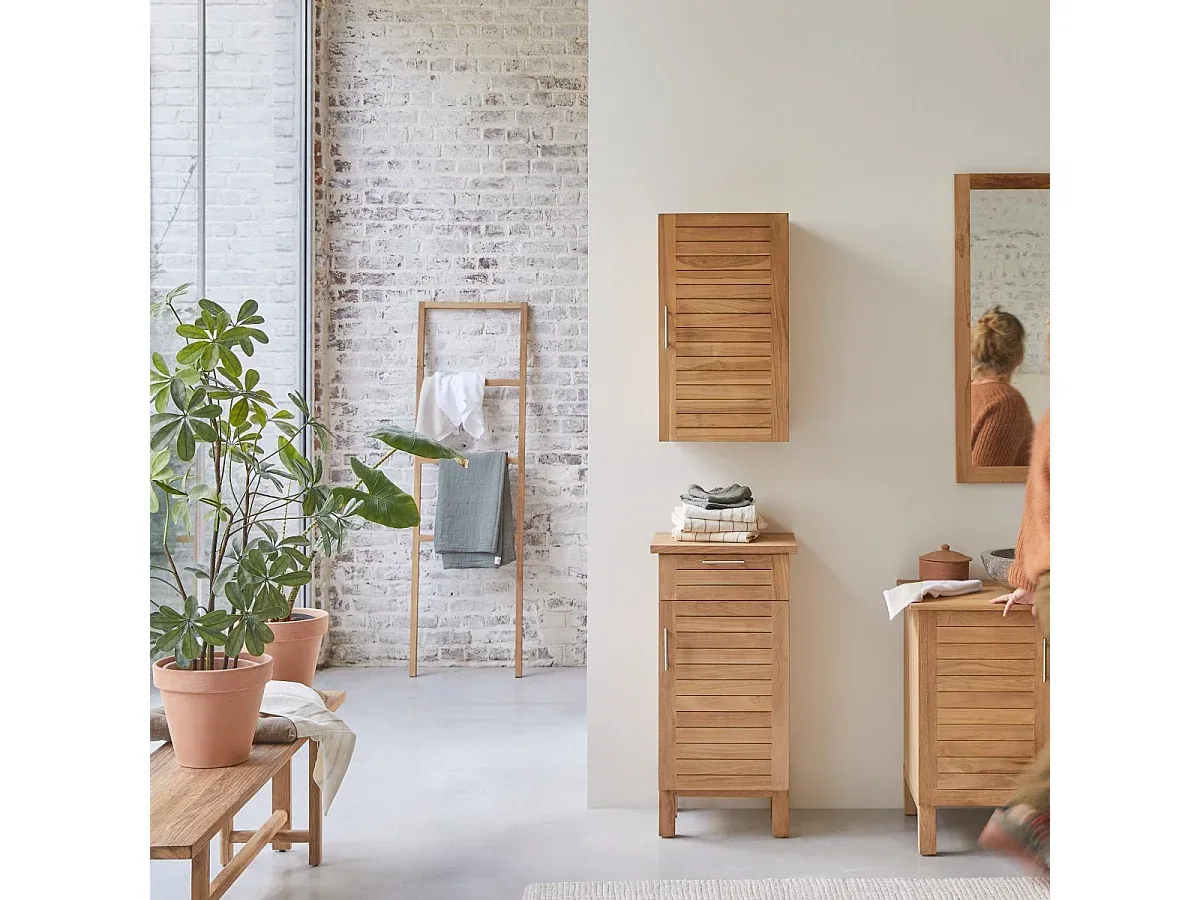 Kompakter Badezimmerhochschrank aus massivem Teakholz