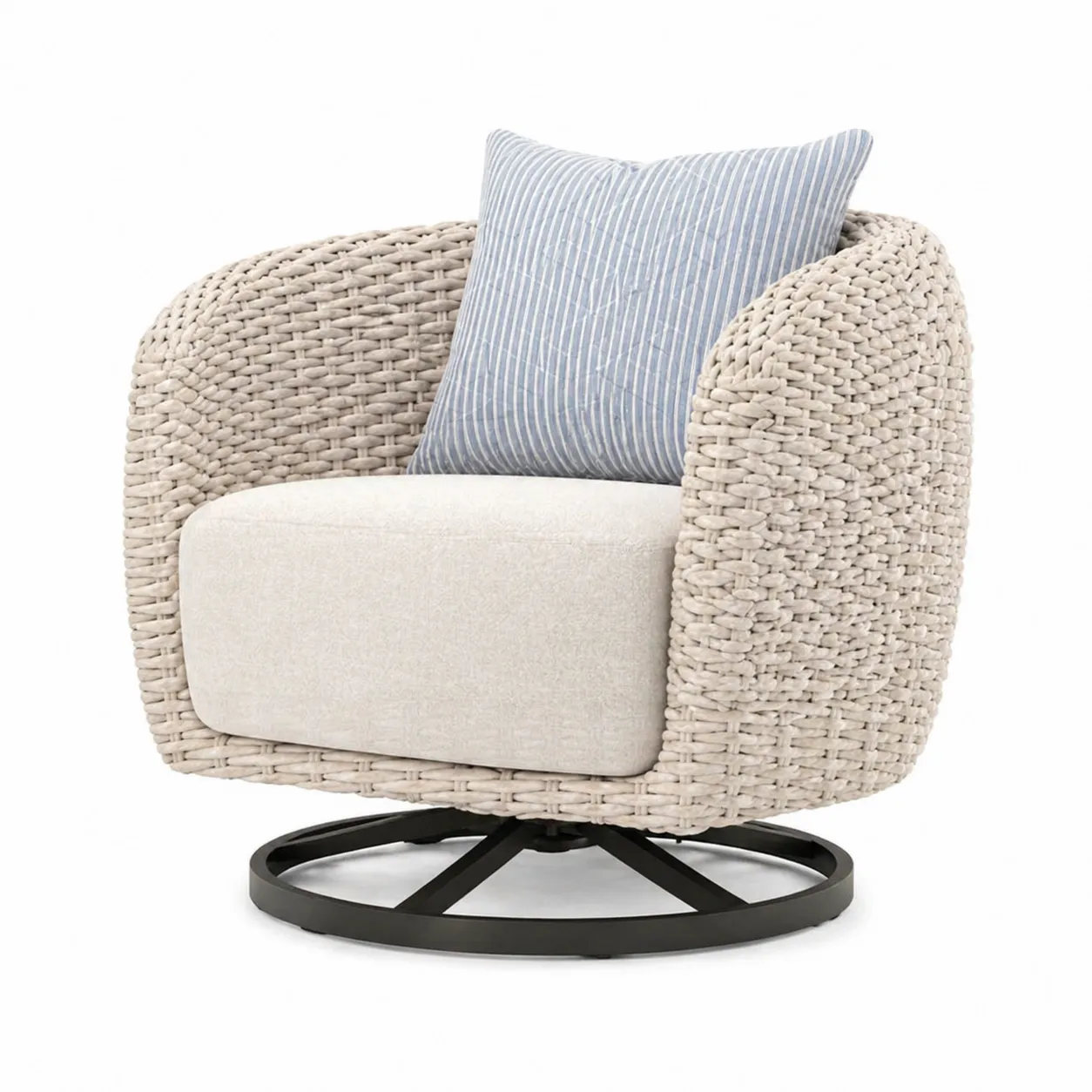 Fauteuil pivotant en résine tressée beige avec coussin à rayures bleues