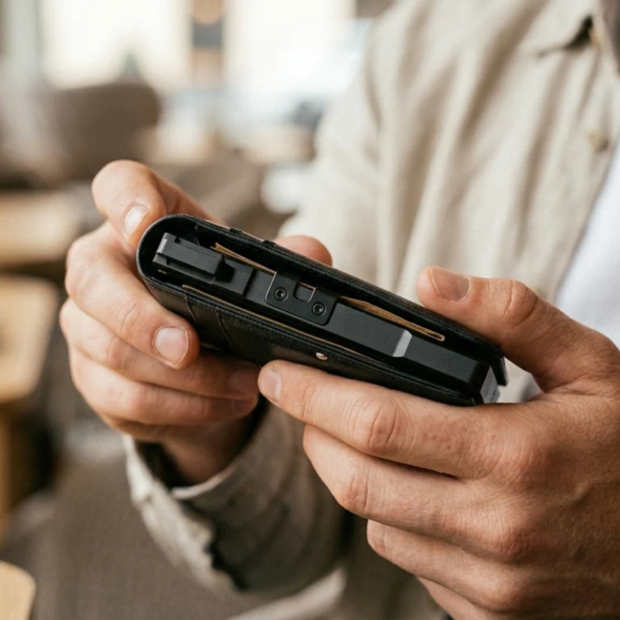 Brixnnest MagVault® Minimalist Wallet - Maximum Capacity. Minimal Footprint.