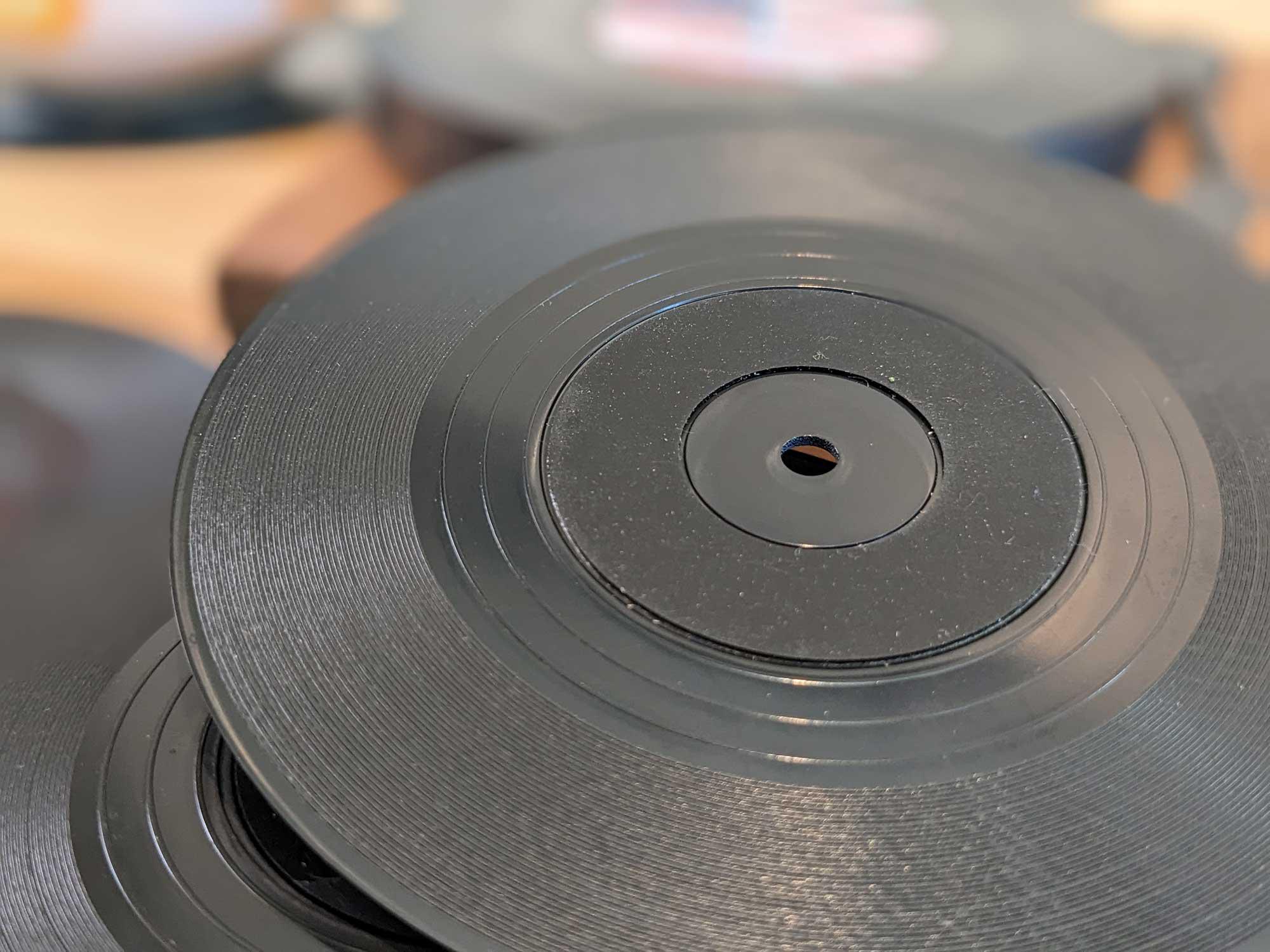 Non-slip silicone ring on coaster back