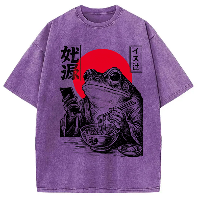 Modecanvas Funny Grumpy Frog Eat Ramen and Scroll Phone DTG Printing Washed T-Shirt