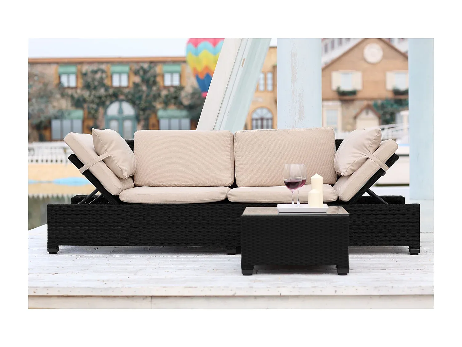 Bequemes Garten-Lounge-Set für zwei Personen aus geflochtenem Kunststoff