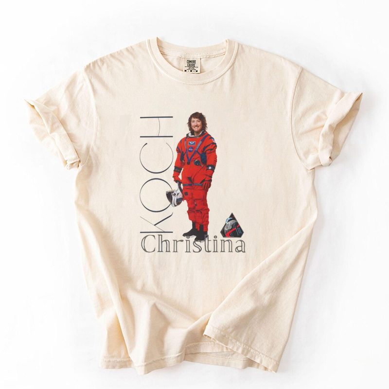 Artemis II Astronaut Graphic T-shirt