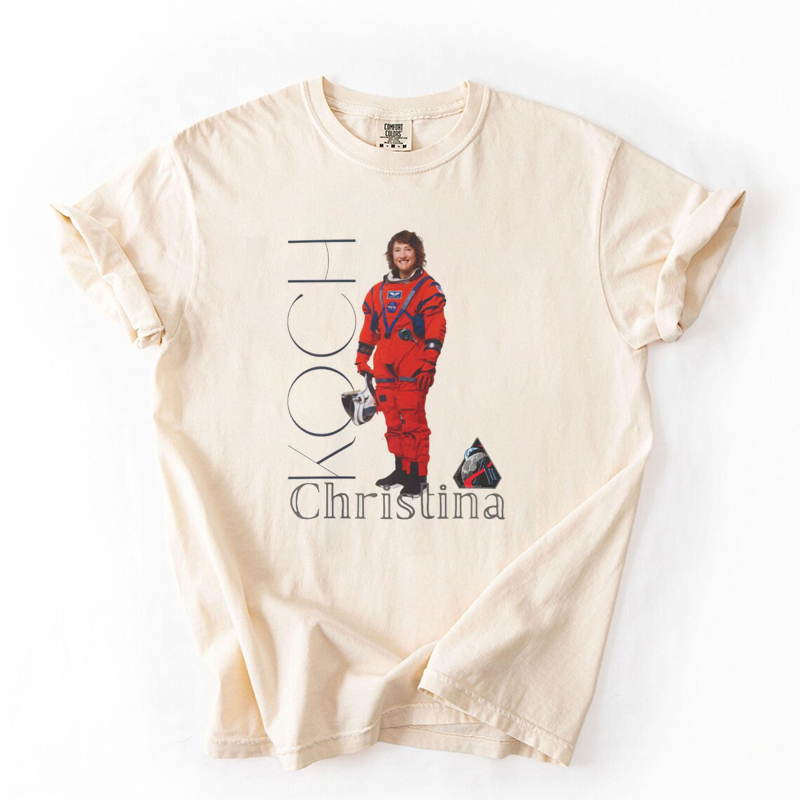Artemis II Astronaut Graphic T-shirt