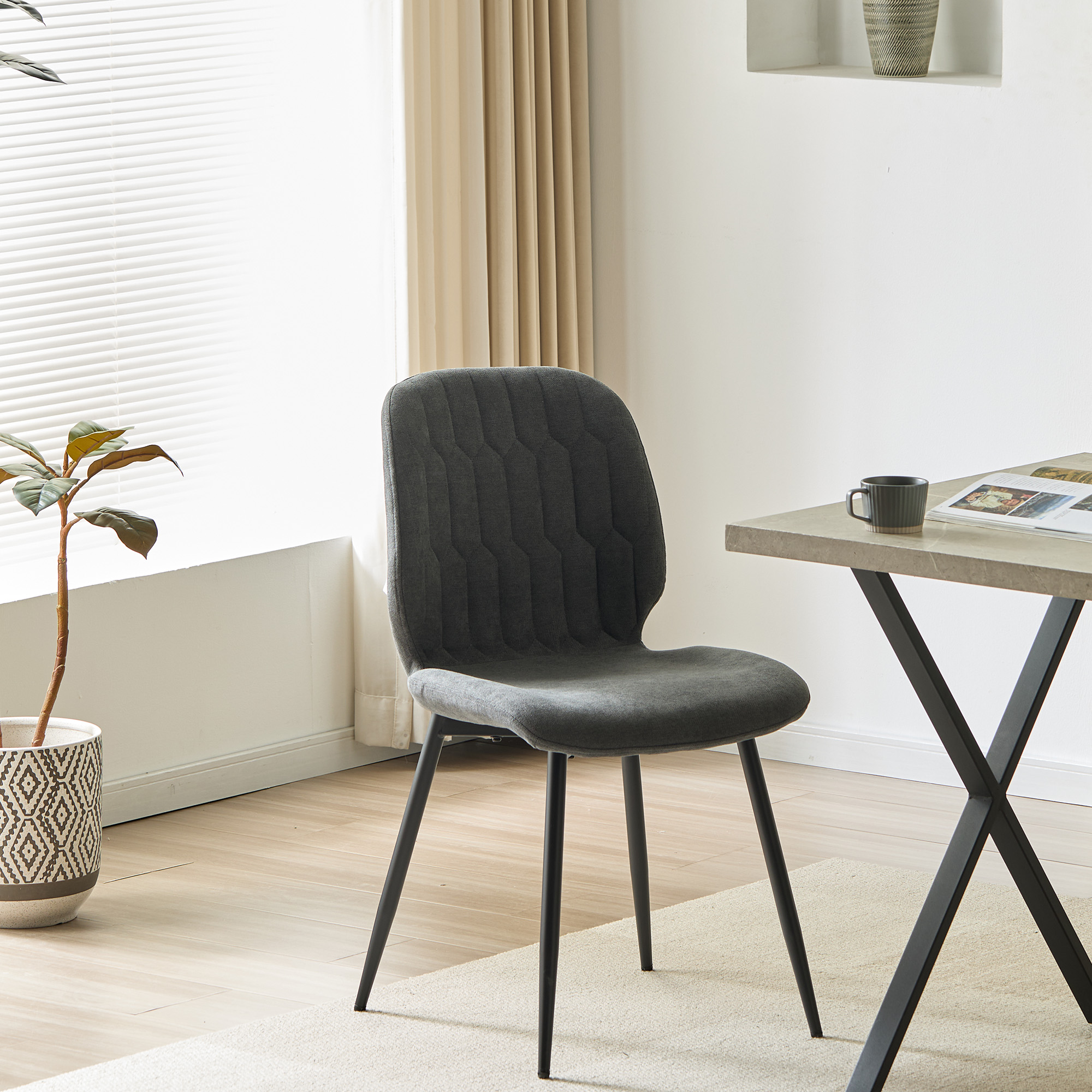 LYKKVØ Design-Polsterstuhl Set (4 Stück) – Ergonomischer Komfort in edlem Chenille
