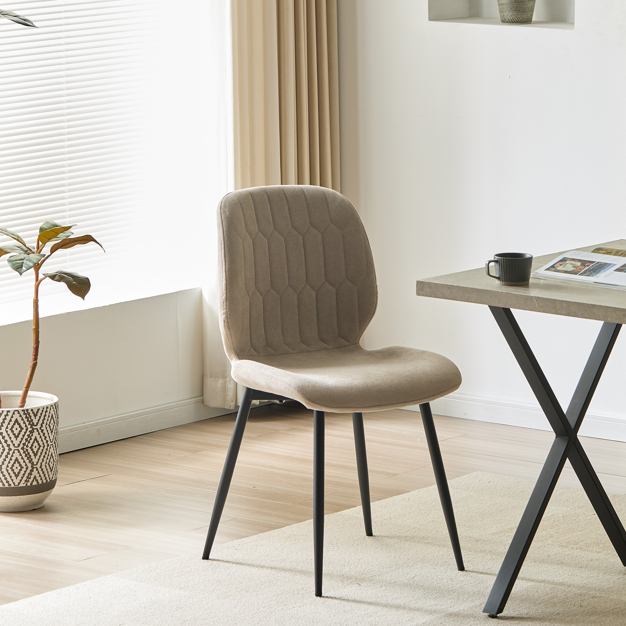 LYKKVØ Design-Polsterstuhl Set (4 Stück) – Ergonomischer Komfort in edlem Chenille