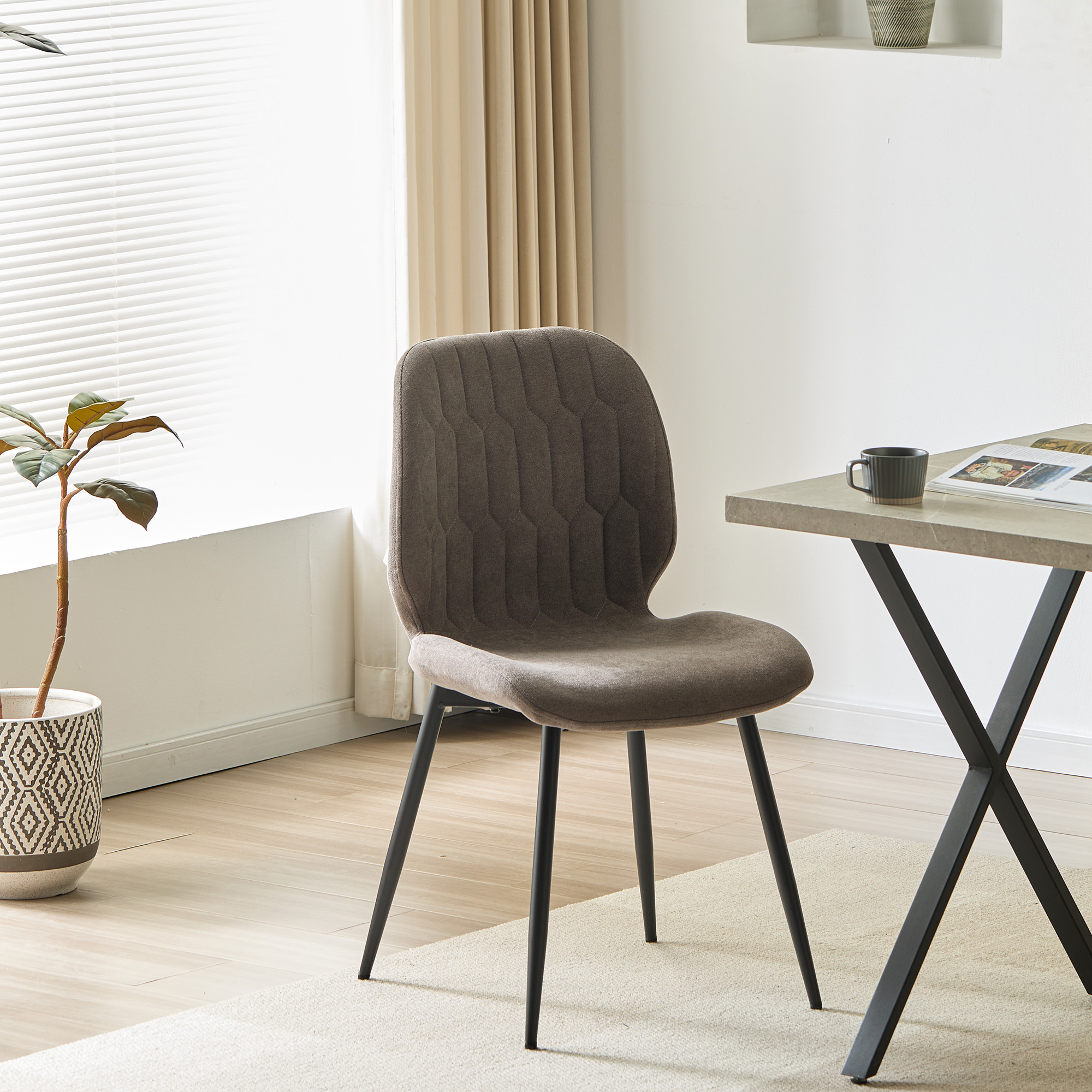 LYKKVØ Design-Polsterstuhl Set (4 Stück) – Ergonomischer Komfort in edlem Chenille