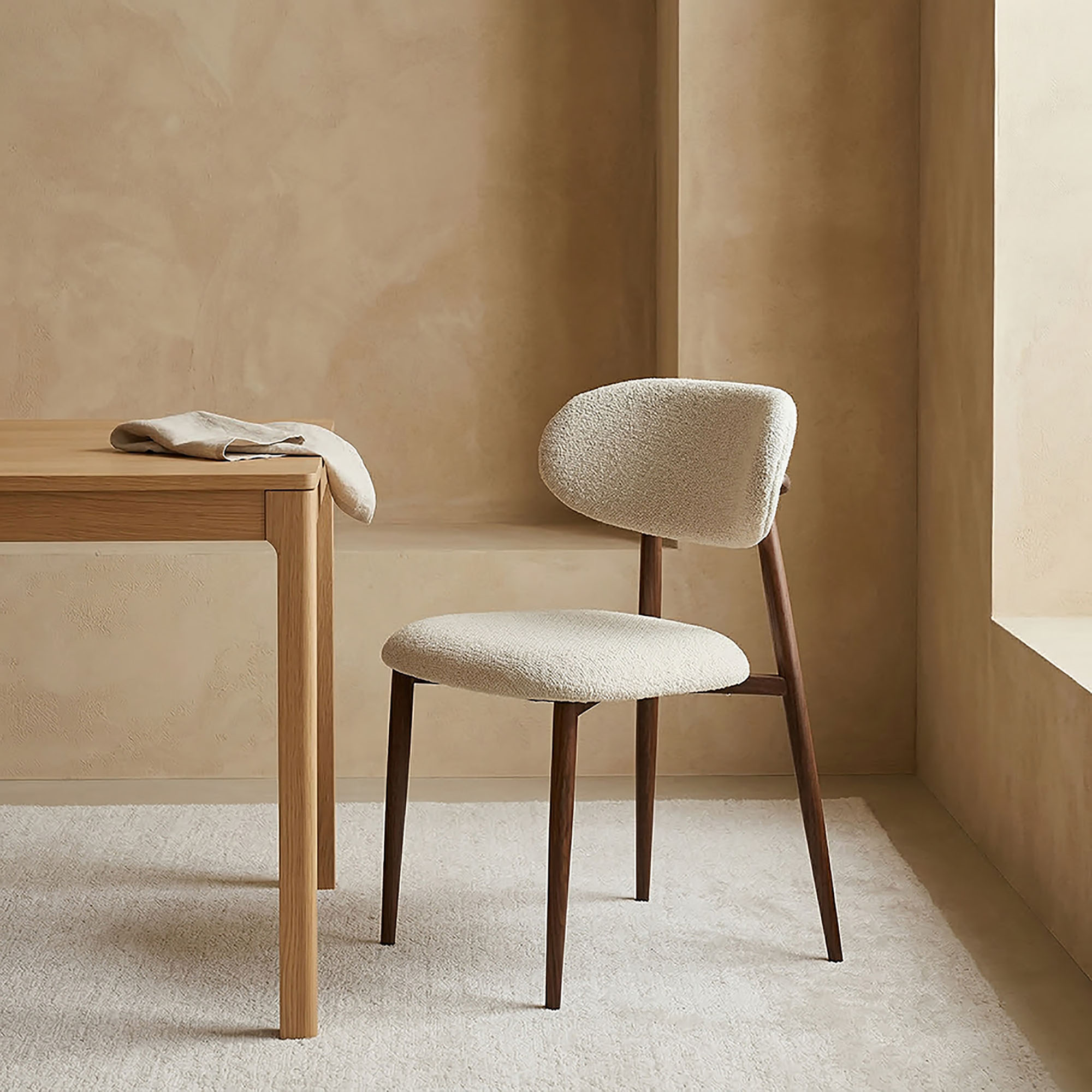 LYKKVØ Design-Polsterstuhl Set (2 Stück) – Ergonomischer Komfort in Beige mit Walnuss-Optik