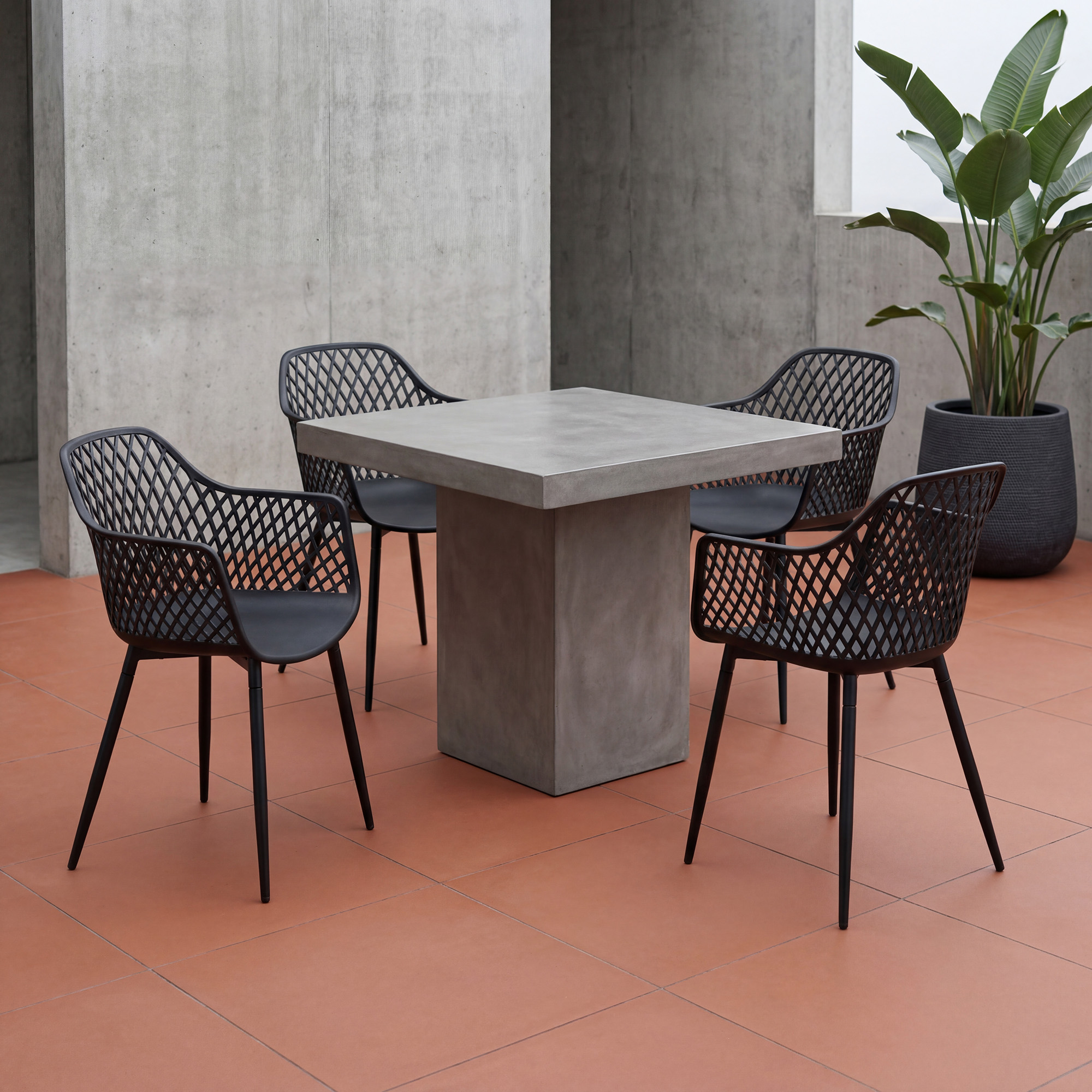 4er-Set Outdoor Design-Gartenstühle LYKKVØ – Wetterbeständig mit geometrischer Rückenlehne & Armlehnen