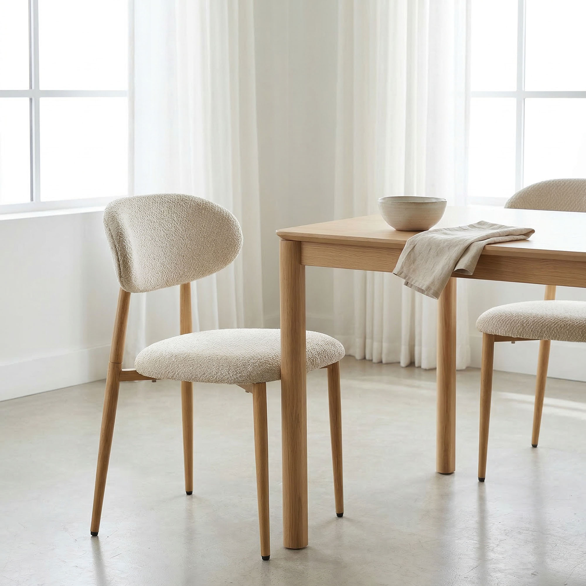LYKKVØ Design-Polsterstuhl Set (2 Stück) – Ergonomischer Komfort in Beige mit Walnuss-Optik