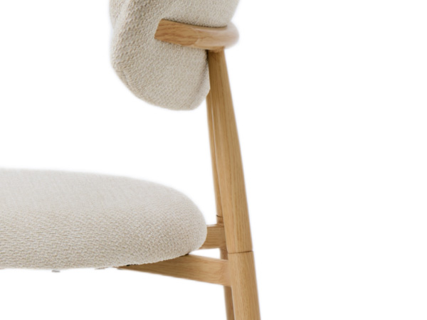 LYKKVØ Design-Polsterstuhl Set (2 Stück) – Ergonomischer Komfort in Beige mit Walnuss-Optik