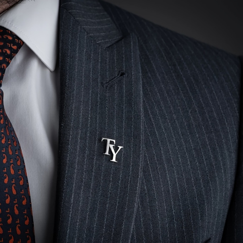 custom double initials stainless steel lapel pin-定造集