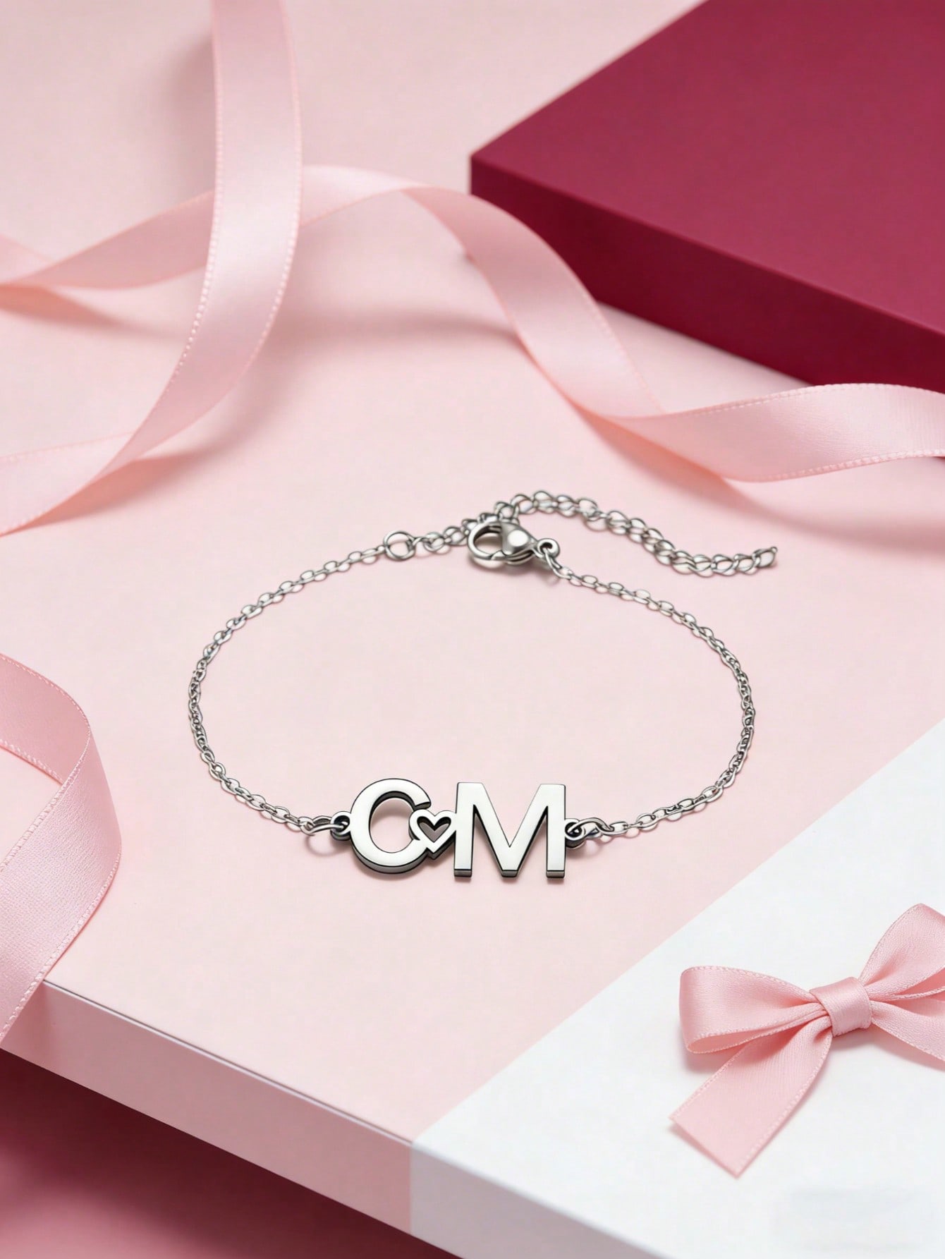 One ladies' personalized double-letter heart-shaped bracelet, simple and elegant, ideal for festival gifts, Valentine's Day gifts, Christmas gifts and Mother's Day gifts