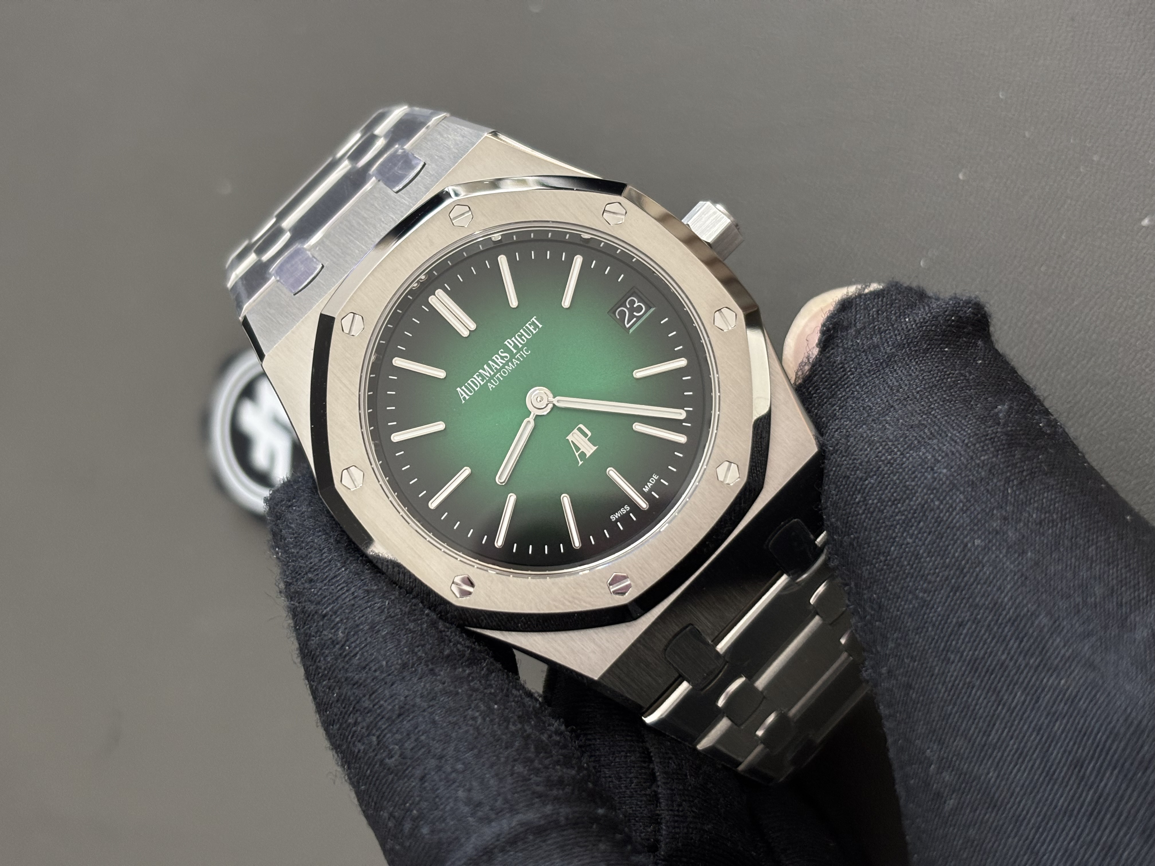 Audemars Piguet  15202PT 39MM