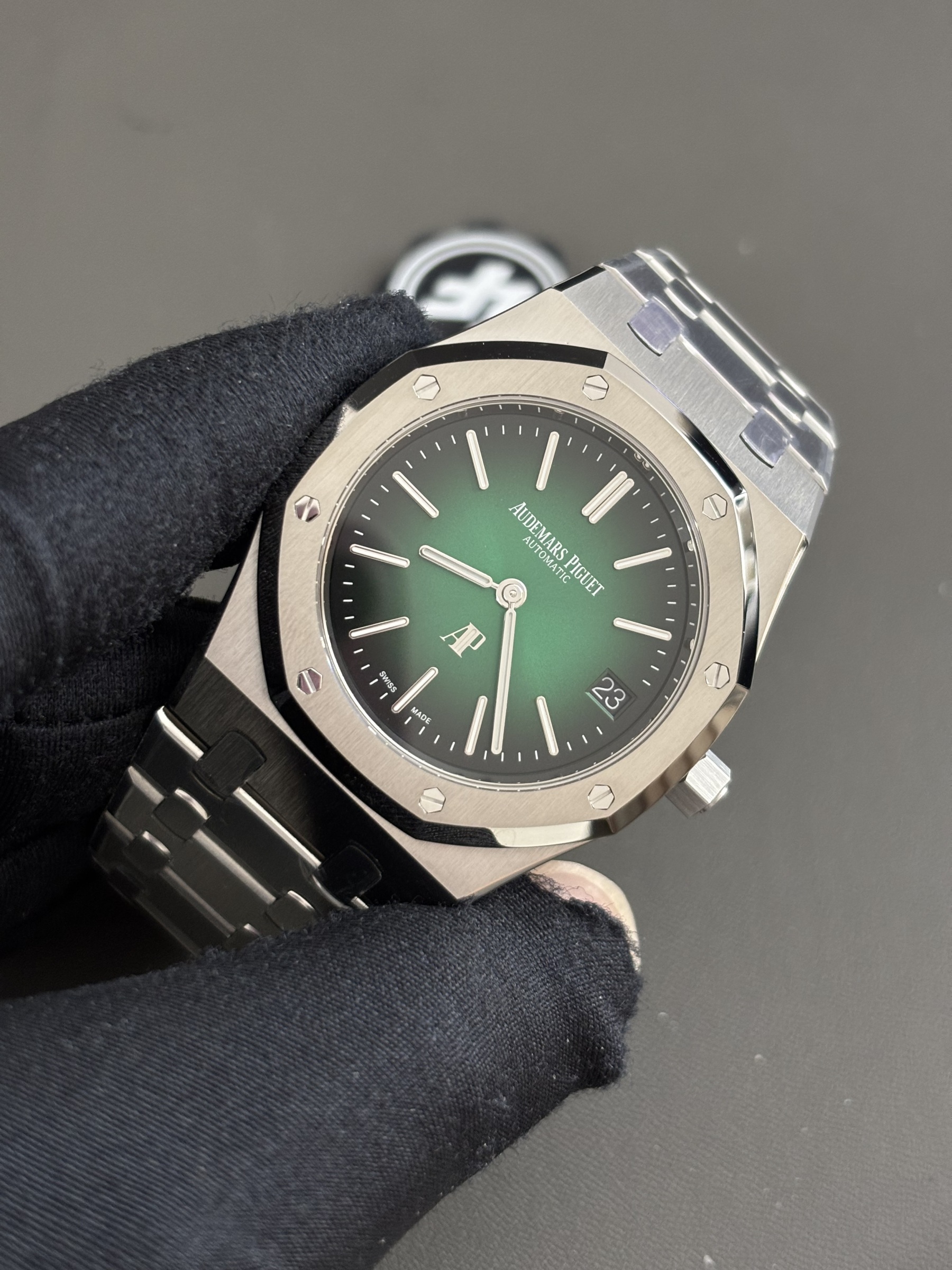 Audemars Piguet  15202PT 39MM