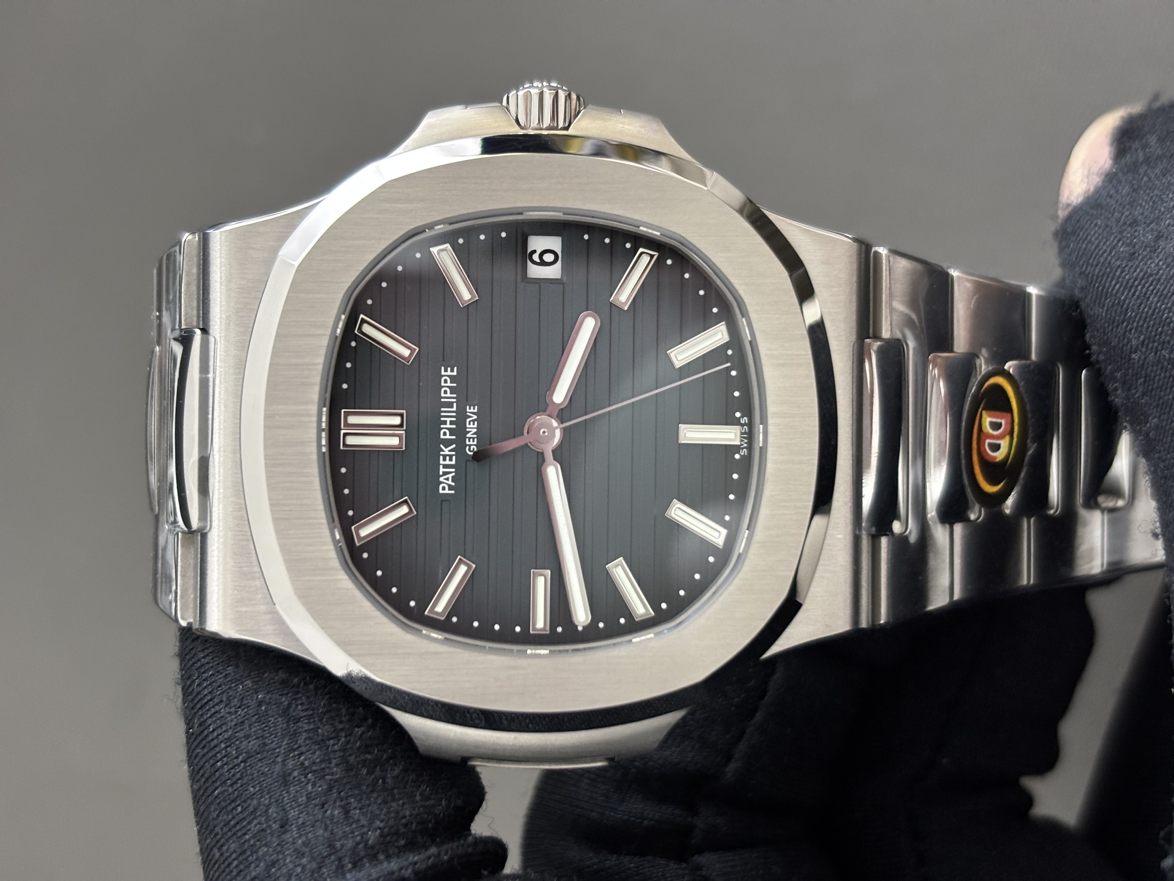 Patek Philippe Nautilus Series 5711/1A - 001
