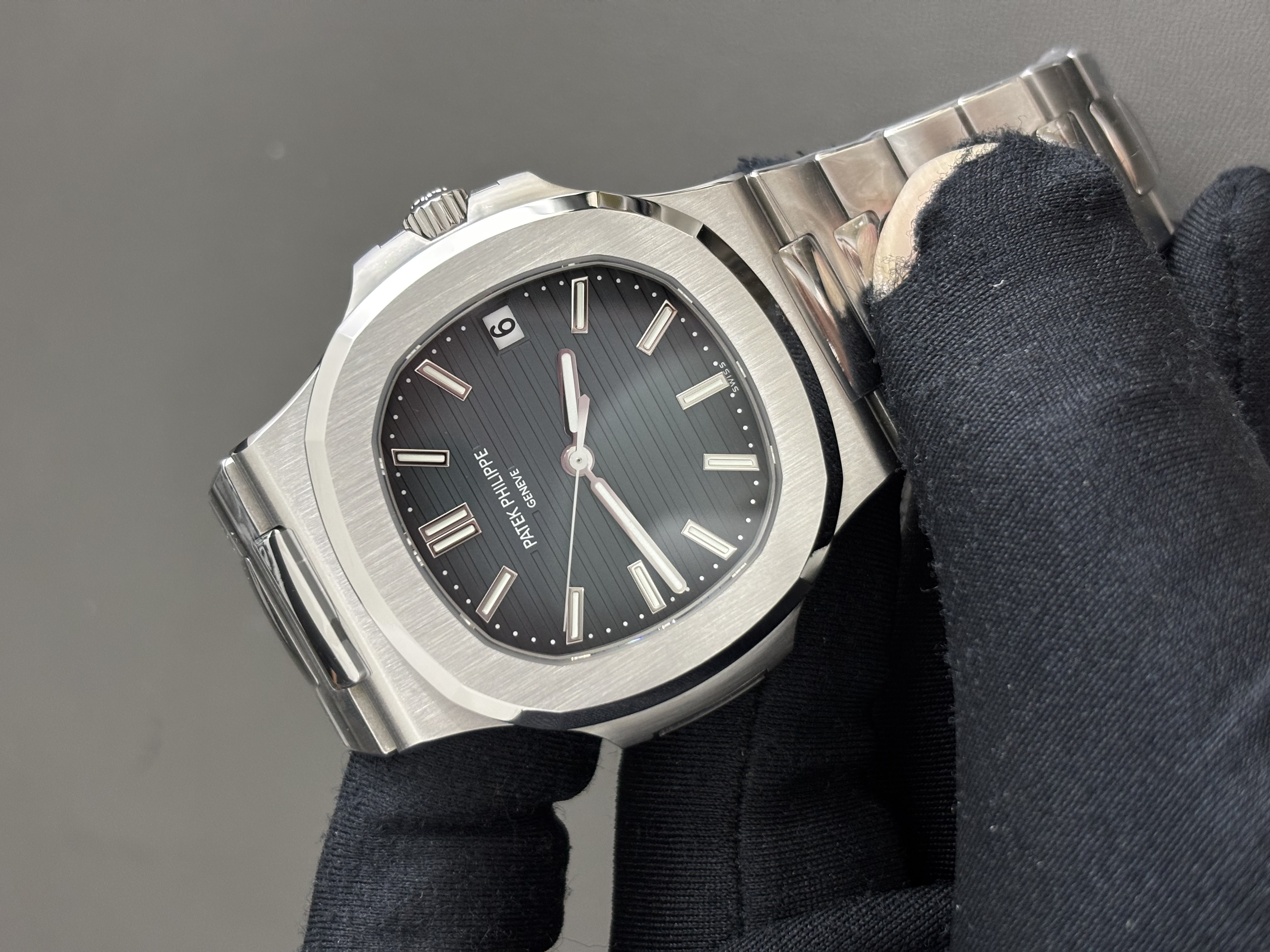 Patek Philippe Nautilus Series 5711/1A - 001