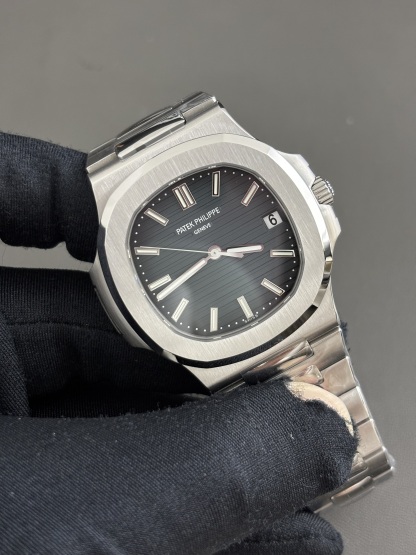 Patek Philippe Nautilus Series 5711/1A - 001