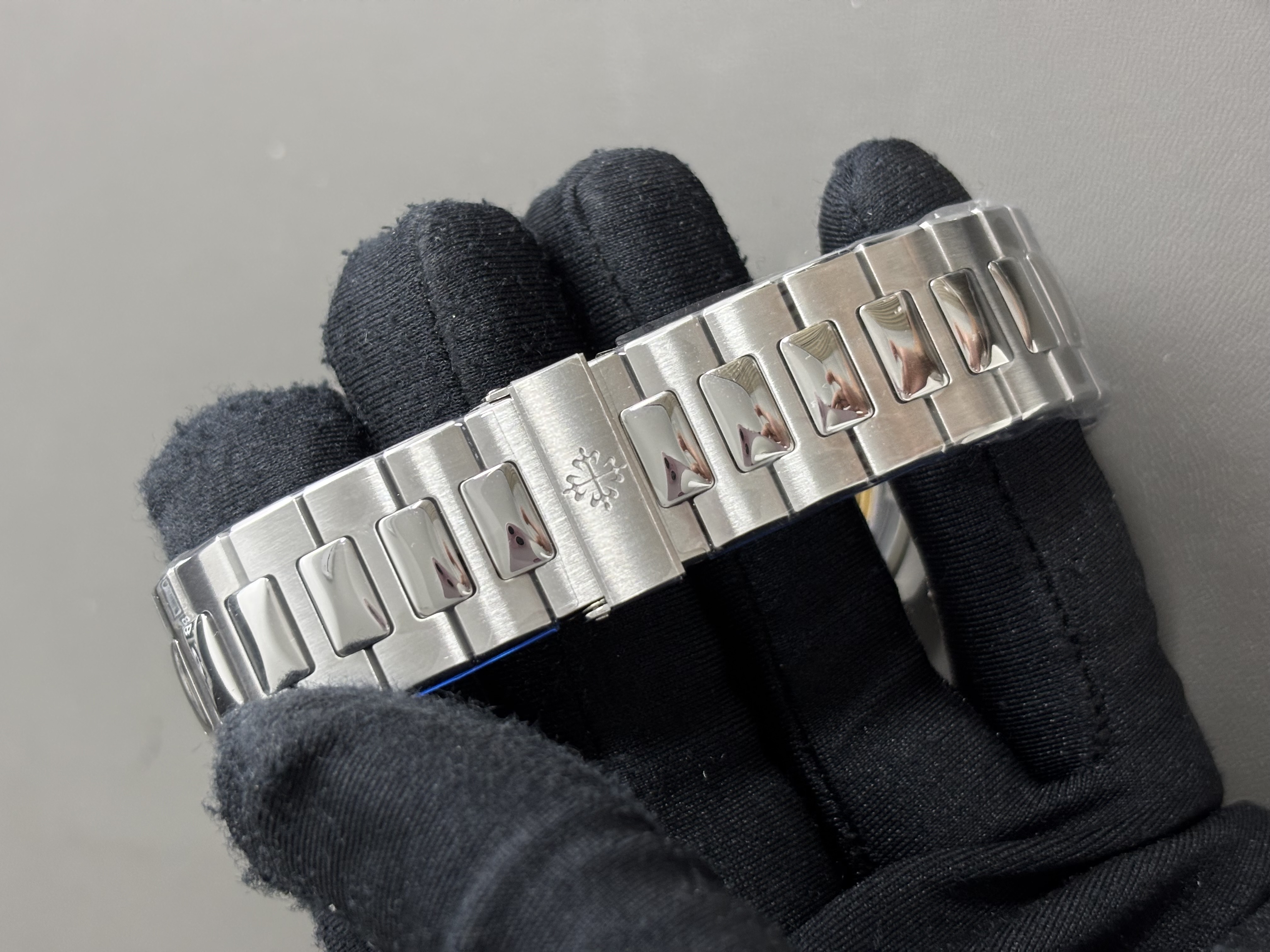 Patek Philippe Nautilus Series 5711/1A - 001