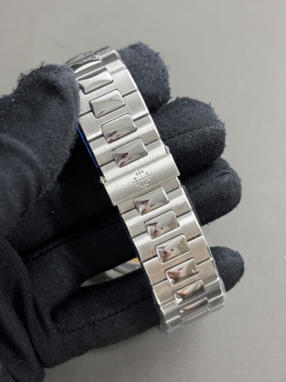 Patek Philippe Nautilus Series 5711/1A - 001