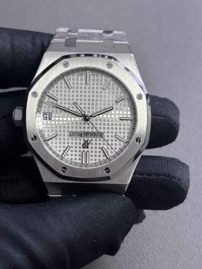 Audemars Piguet  AP  15500ST 41MM