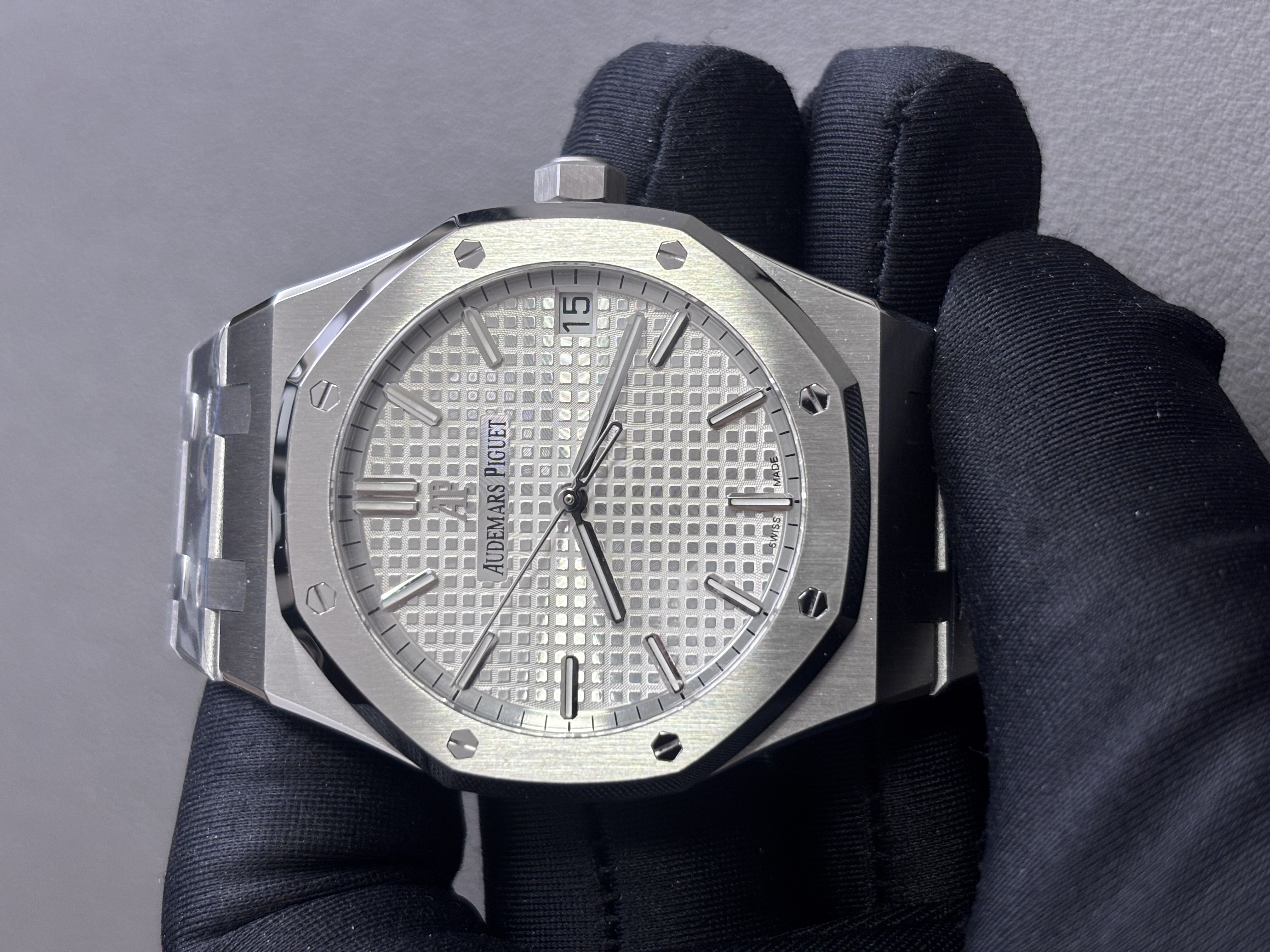 Audemars Piguet  AP  15500ST 41MM