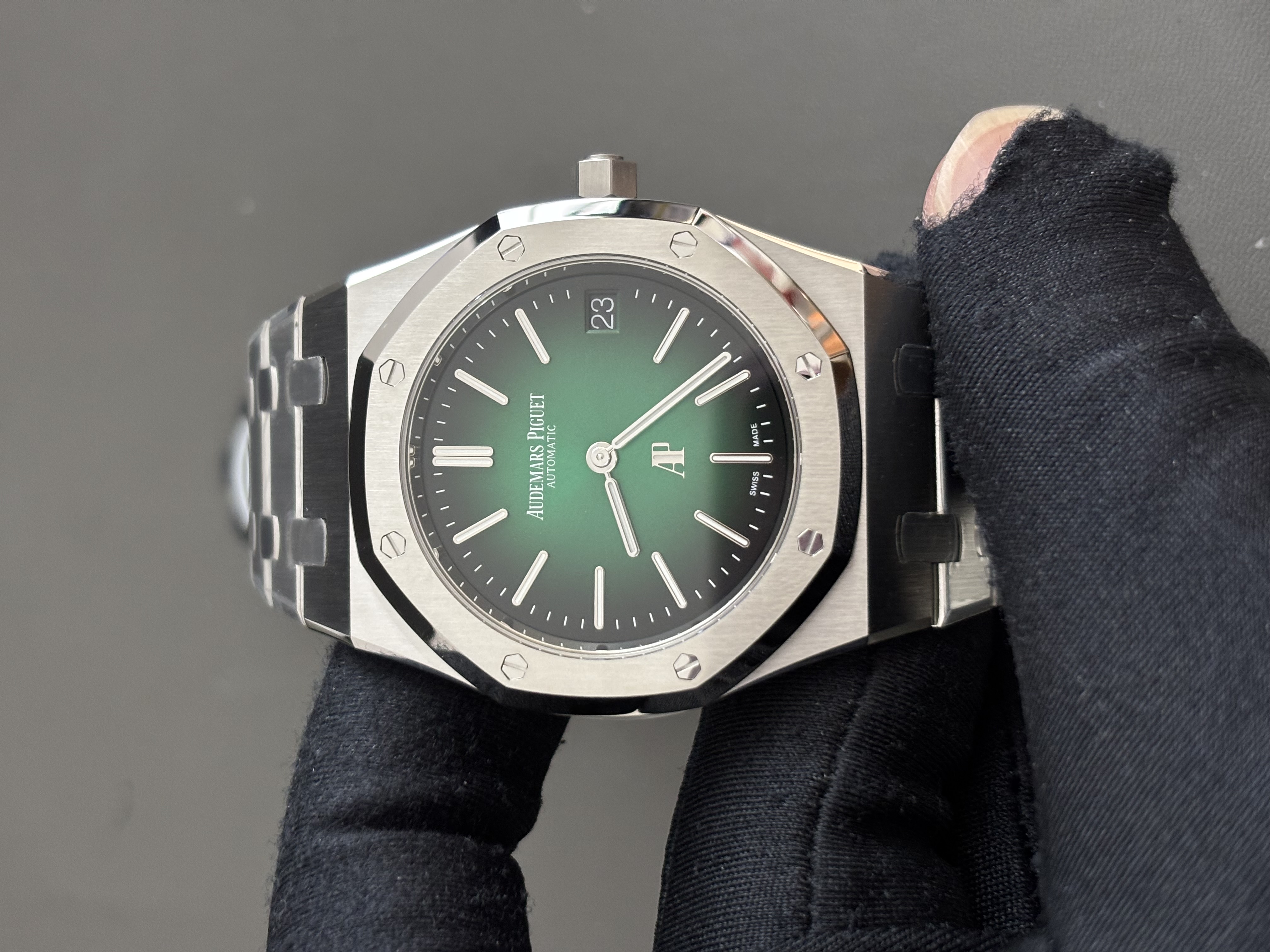 Audemars Piguet  15202PT 39MM