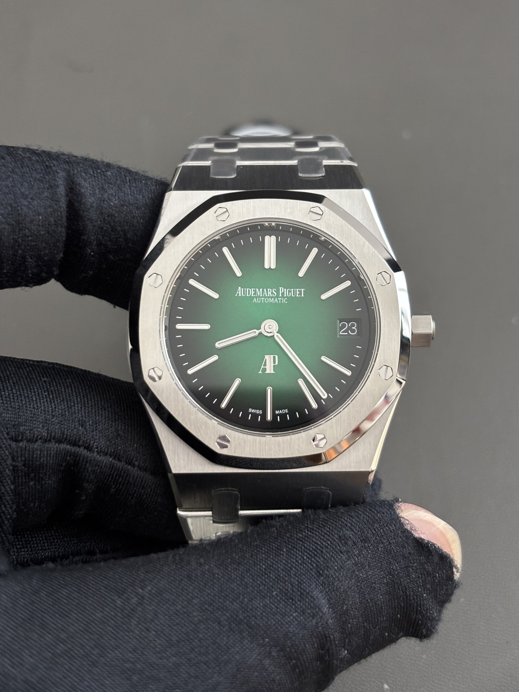 Audemars Piguet  15202PT 39MM
