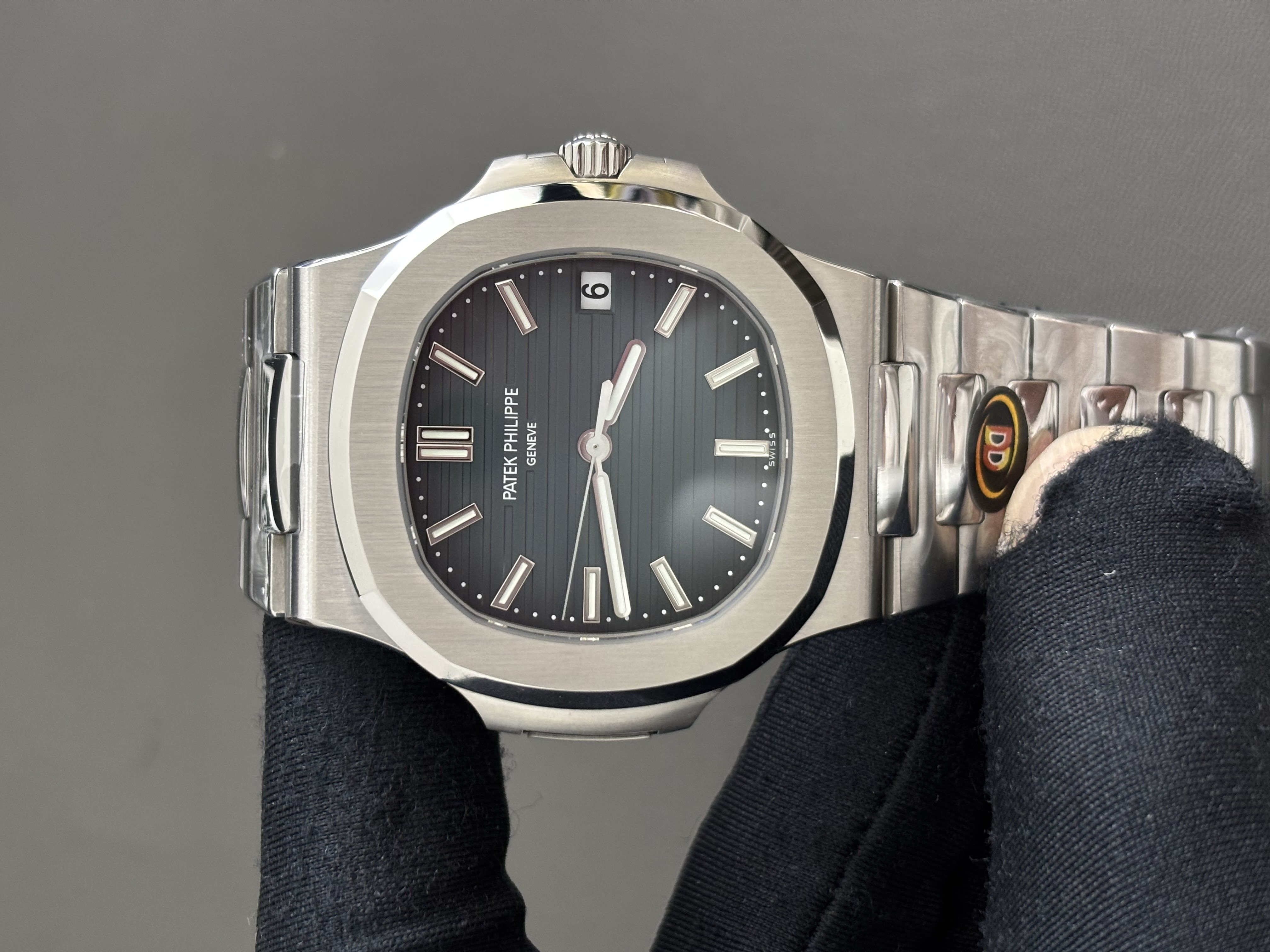 Patek Philippe Nautilus Series 5711/1A - 001