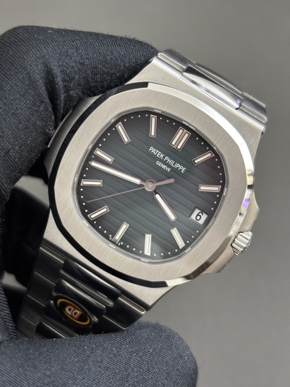 Patek Philippe Nautilus Series 5711/1A - 001